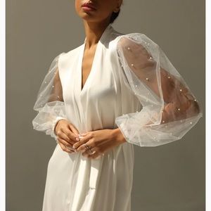 Cassidy - White long satin Pearl Robe